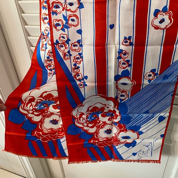 Birkin scarf with red outlined poppies with blue hearts - Picture 3 of 6